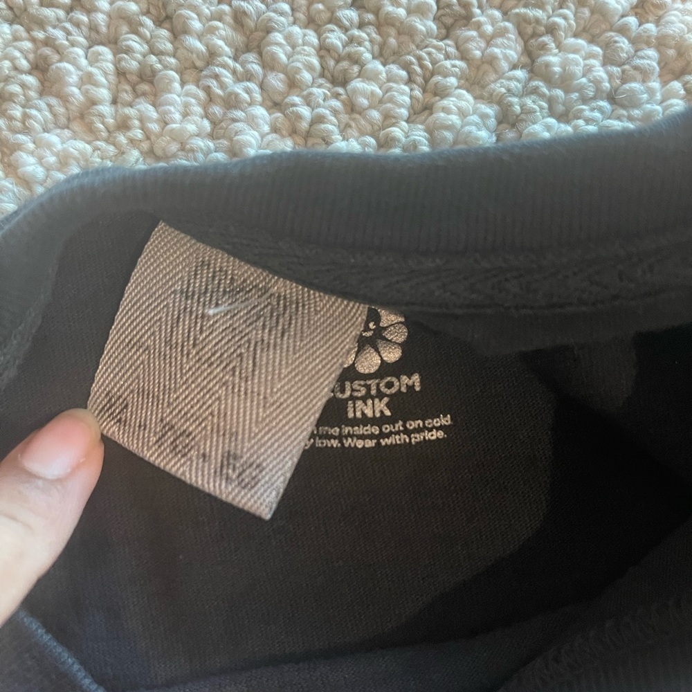 men’s tshirt - Picture 2 of 2